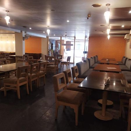 Blossom Rooms Hotel Vashishtha - Free Lunch Or Dinner- Free Breakfast حيدر أباد المظهر الخارجي الصورة