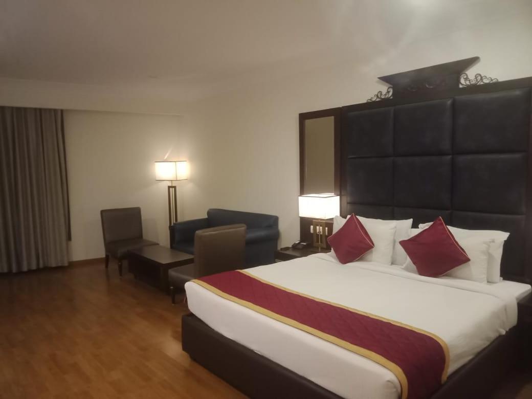 Blossom Rooms Hotel Vashishtha - Free Lunch Or Dinner- Free Breakfast حيدر أباد المظهر الخارجي الصورة