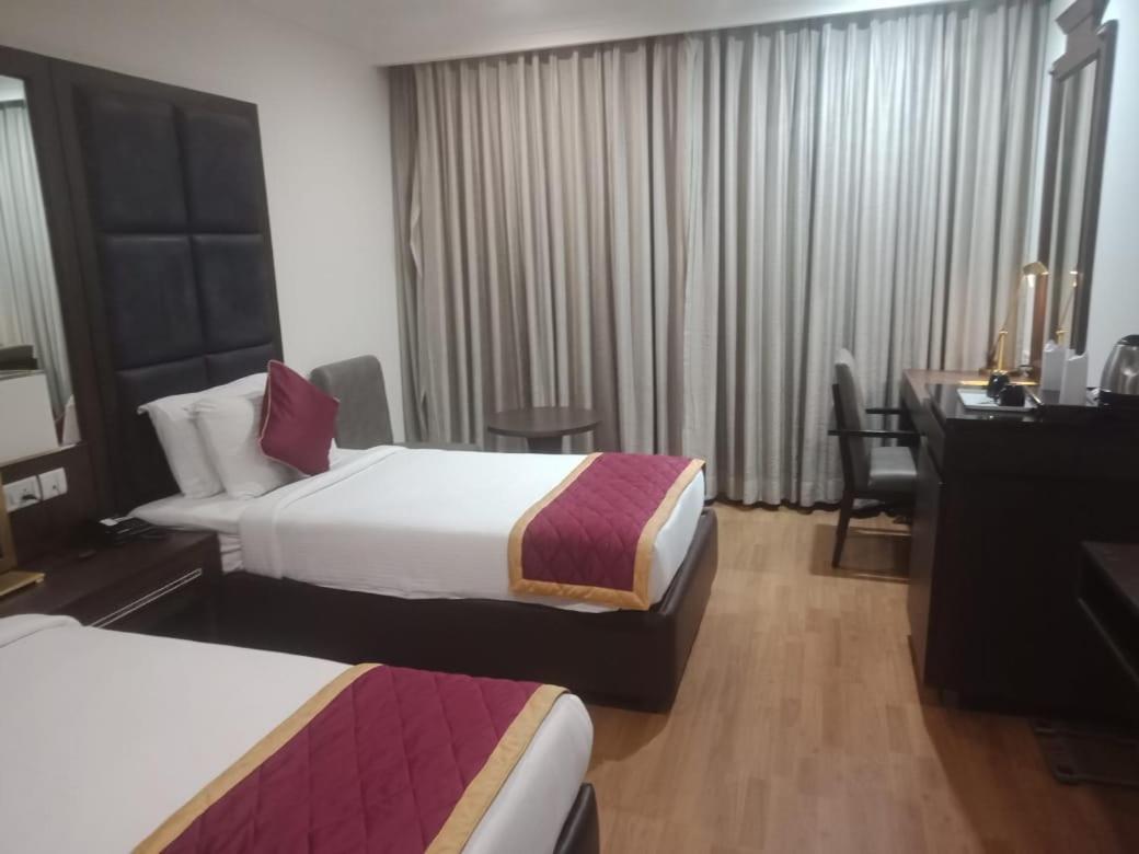 Blossom Rooms Hotel Vashishtha - Free Lunch Or Dinner- Free Breakfast حيدر أباد المظهر الخارجي الصورة