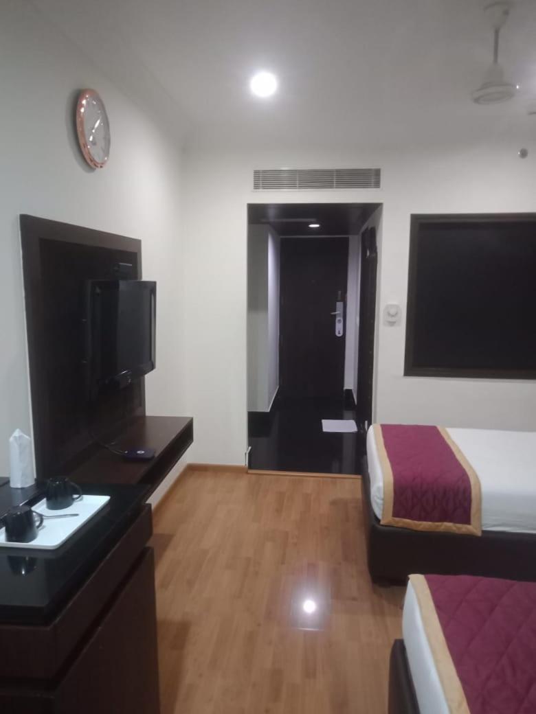 Blossom Rooms Hotel Vashishtha - Free Lunch Or Dinner- Free Breakfast حيدر أباد المظهر الخارجي الصورة