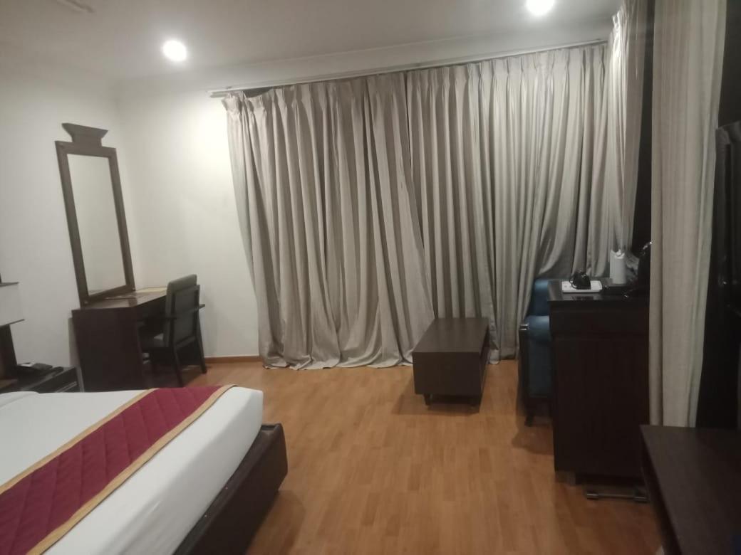 Blossom Rooms Hotel Vashishtha - Free Lunch Or Dinner- Free Breakfast حيدر أباد المظهر الخارجي الصورة