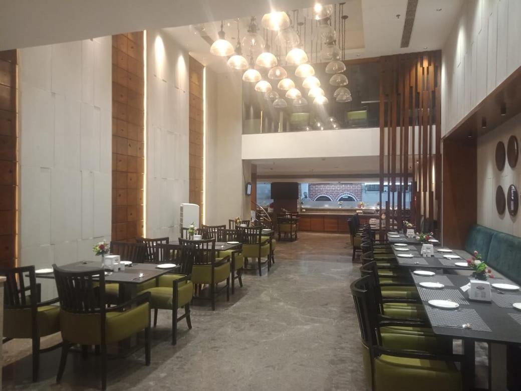Blossom Rooms Hotel Vashishtha - Free Lunch Or Dinner- Free Breakfast حيدر أباد المظهر الخارجي الصورة