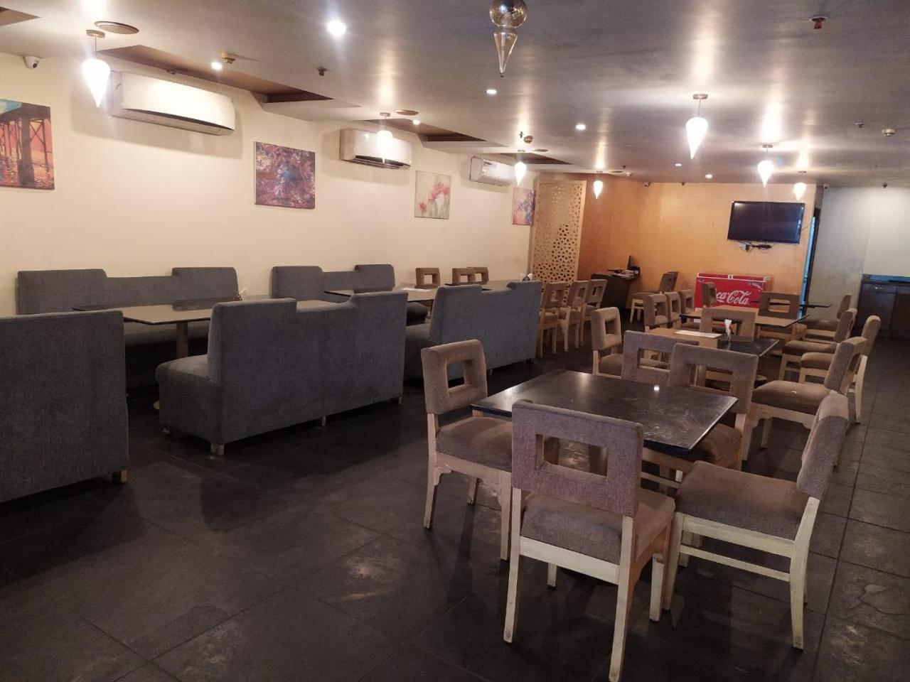 Blossom Rooms Hotel Vashishtha - Free Lunch Or Dinner- Free Breakfast حيدر أباد المظهر الخارجي الصورة