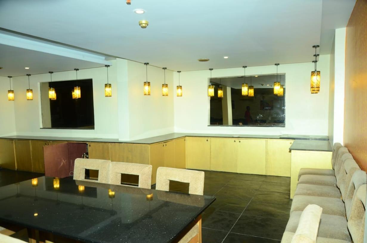 Blossom Rooms Hotel Vashishtha - Free Lunch Or Dinner- Free Breakfast حيدر أباد المظهر الخارجي الصورة