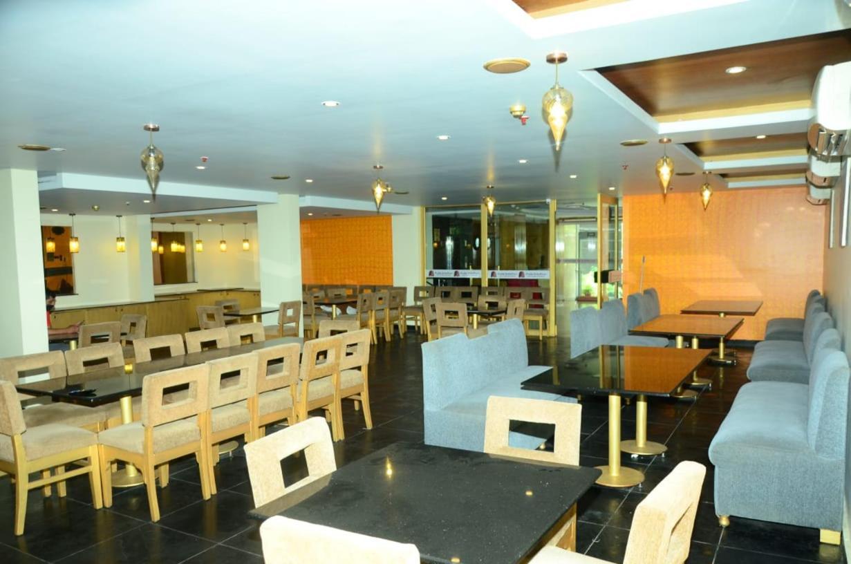 Blossom Rooms Hotel Vashishtha - Free Lunch Or Dinner- Free Breakfast حيدر أباد المظهر الخارجي الصورة