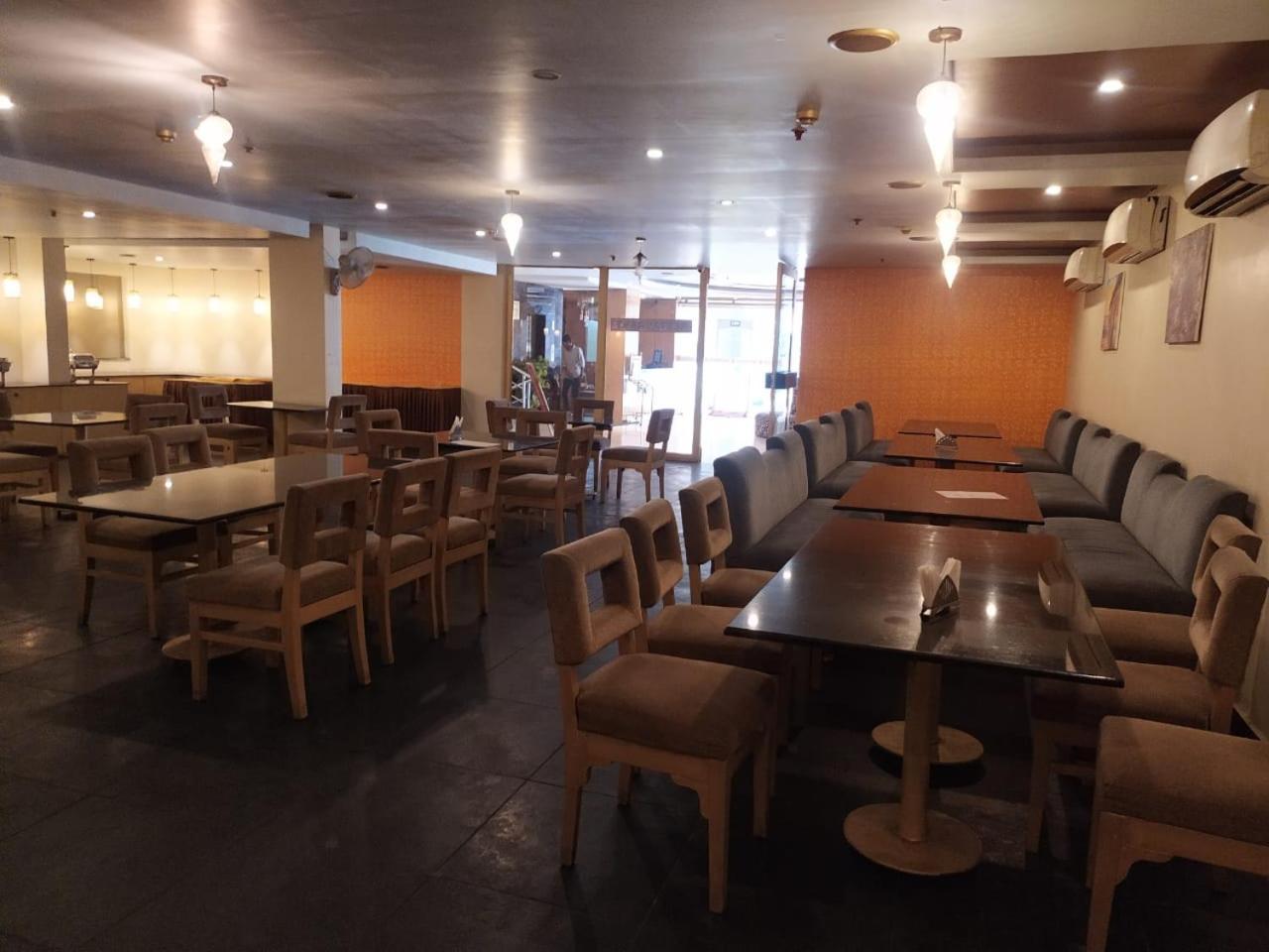 Blossom Rooms Hotel Vashishtha - Free Lunch Or Dinner- Free Breakfast حيدر أباد المظهر الخارجي الصورة