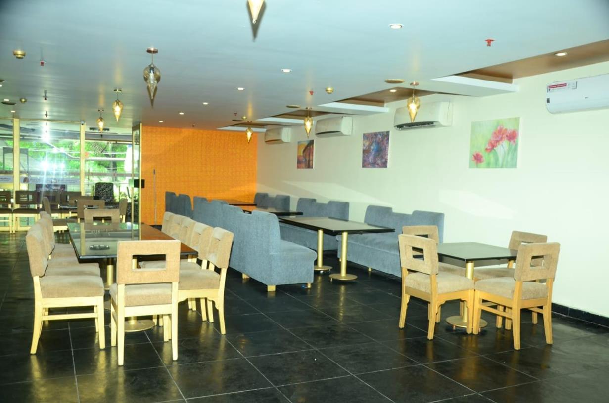 Blossom Rooms Hotel Vashishtha - Free Lunch Or Dinner- Free Breakfast حيدر أباد المظهر الخارجي الصورة
