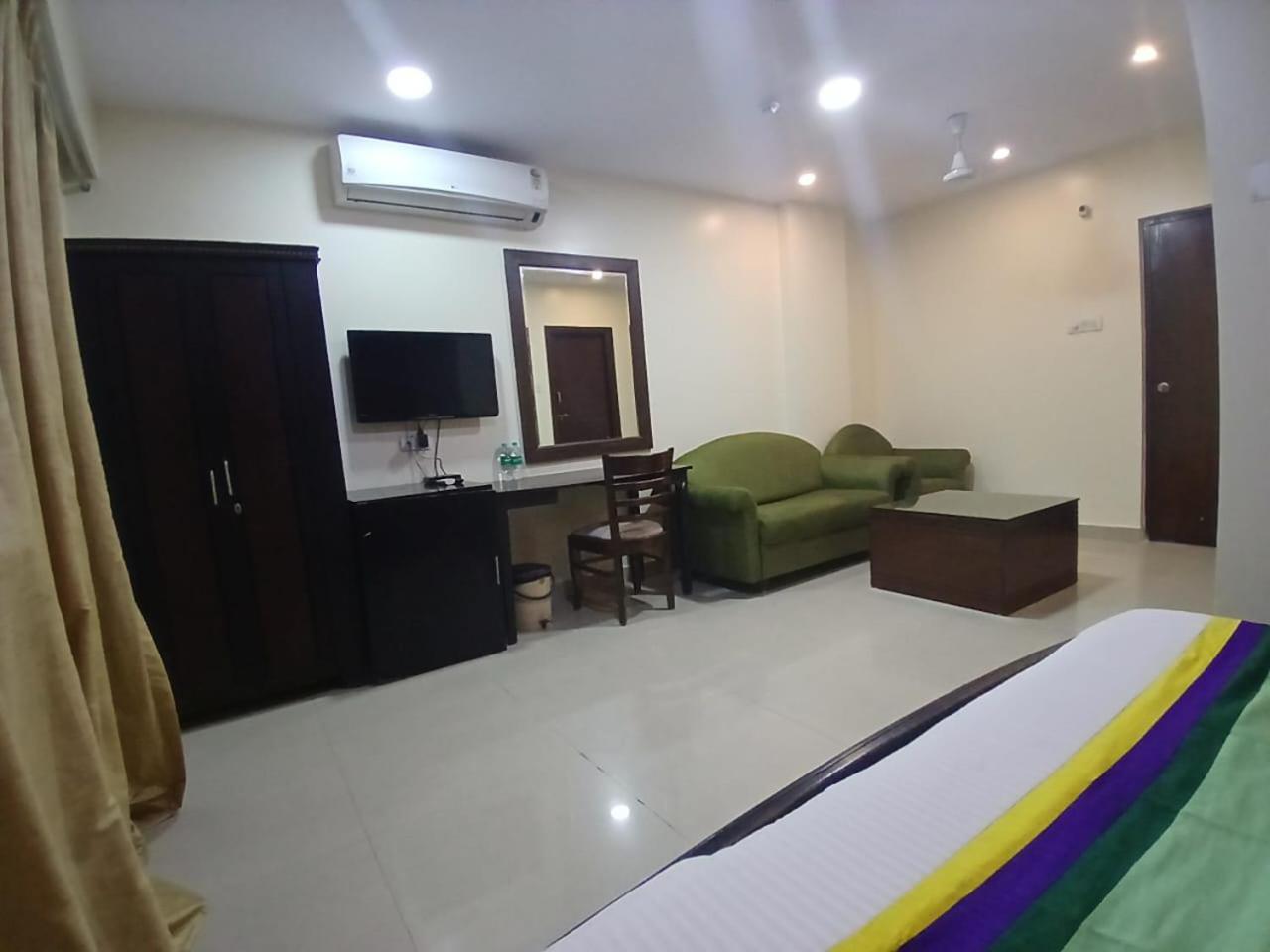 Blossom Rooms Hotel Vashishtha - Free Lunch Or Dinner- Free Breakfast حيدر أباد المظهر الخارجي الصورة