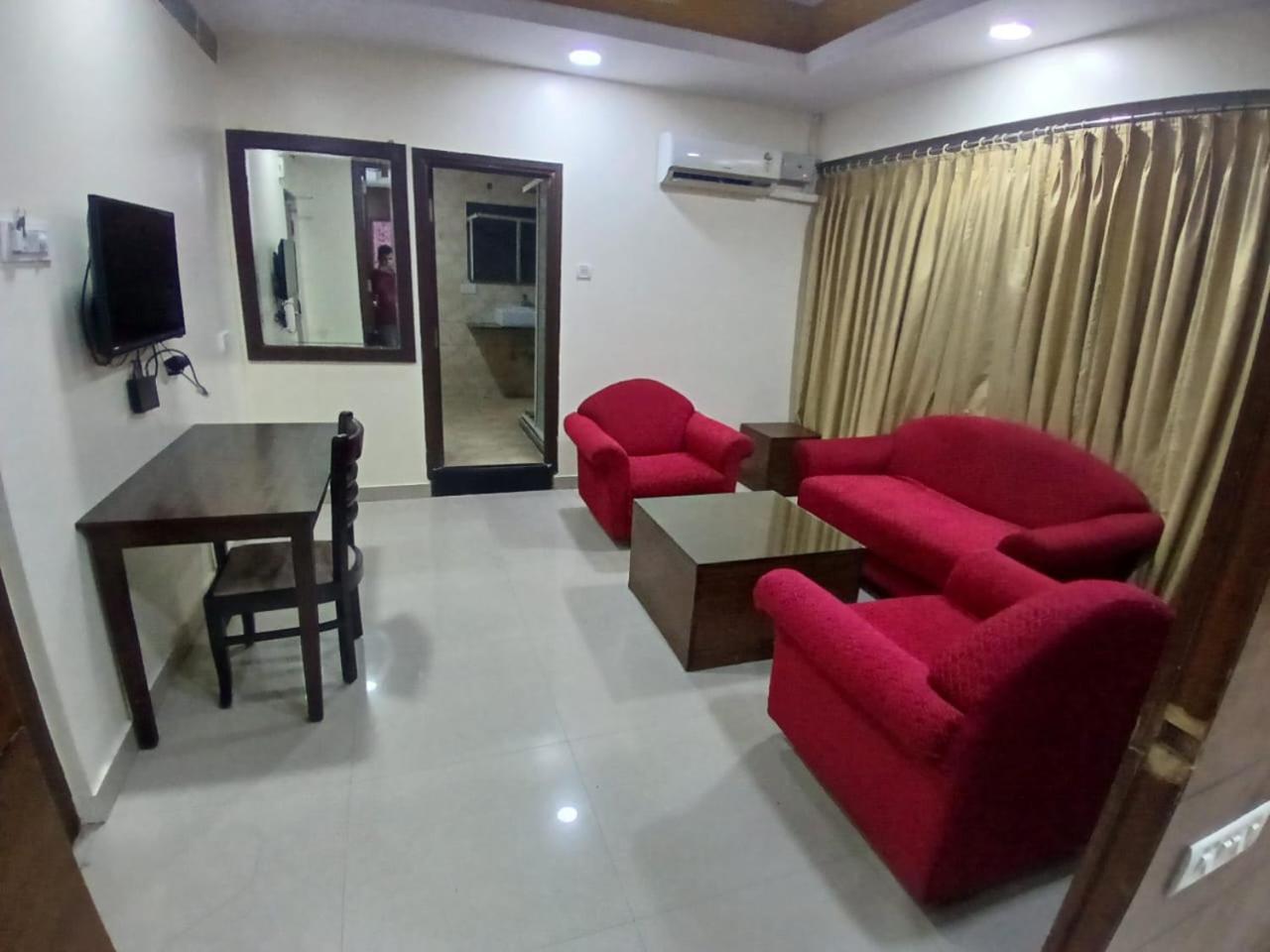 Blossom Rooms Hotel Vashishtha - Free Lunch Or Dinner- Free Breakfast حيدر أباد المظهر الخارجي الصورة
